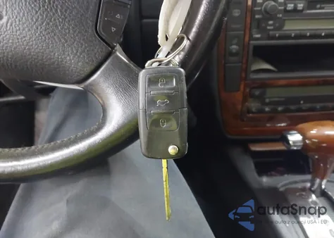 2001 Volkswagen Passat Glx z USA, uszkodzony, nr VIN WVWTH63BX1P133962